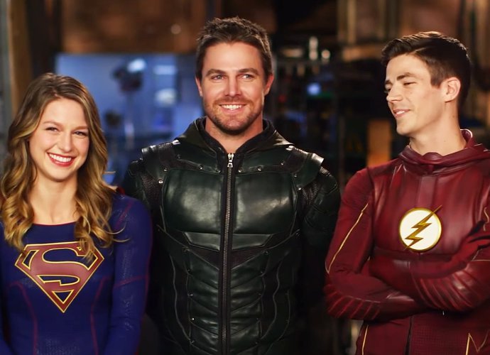Las estrellas de The CW se reúnen para hacer una promoción de su crossover