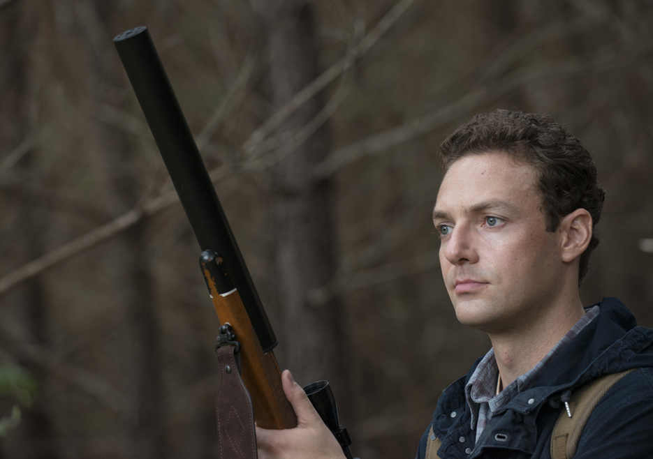 El actor que  hace de Aaron enseña su cara tras el rodaje del último episodio de The Walking Dead